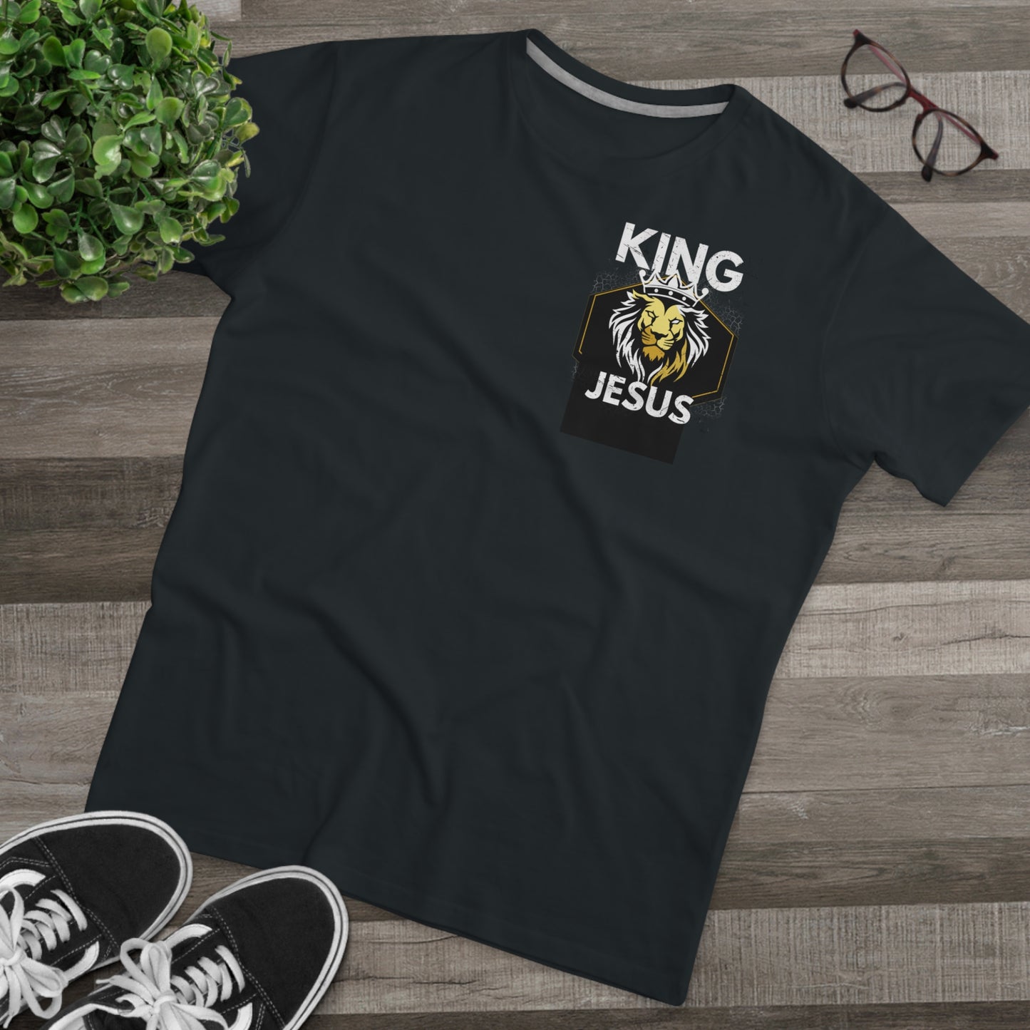 She Pray Daily- King Jesus Men's Modern-fit Tee