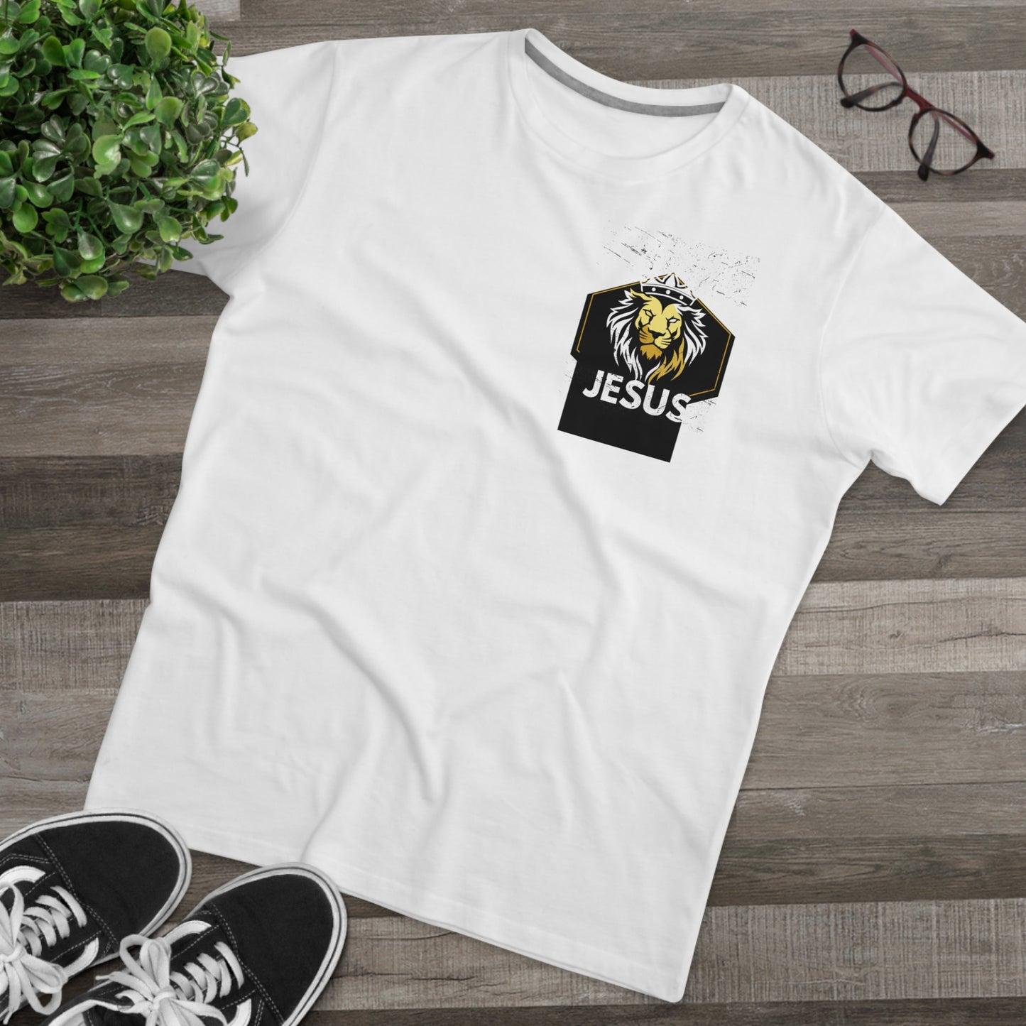 She Pray Daily- King Jesus Men's Modern-fit Tee