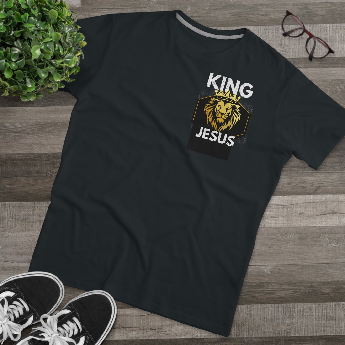 She Pray Daily Kings Jesus Men's Modern-fit Tee